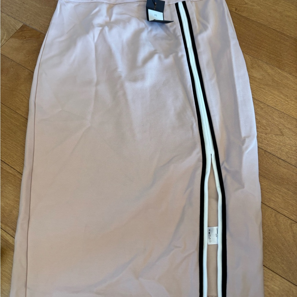 Cute summer skirt.  Xs